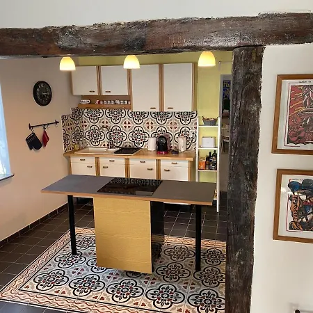 La Maison Pont Rouge بيت للعطل *